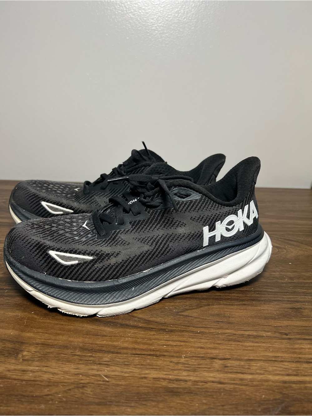 HOKA Black Clifton 9